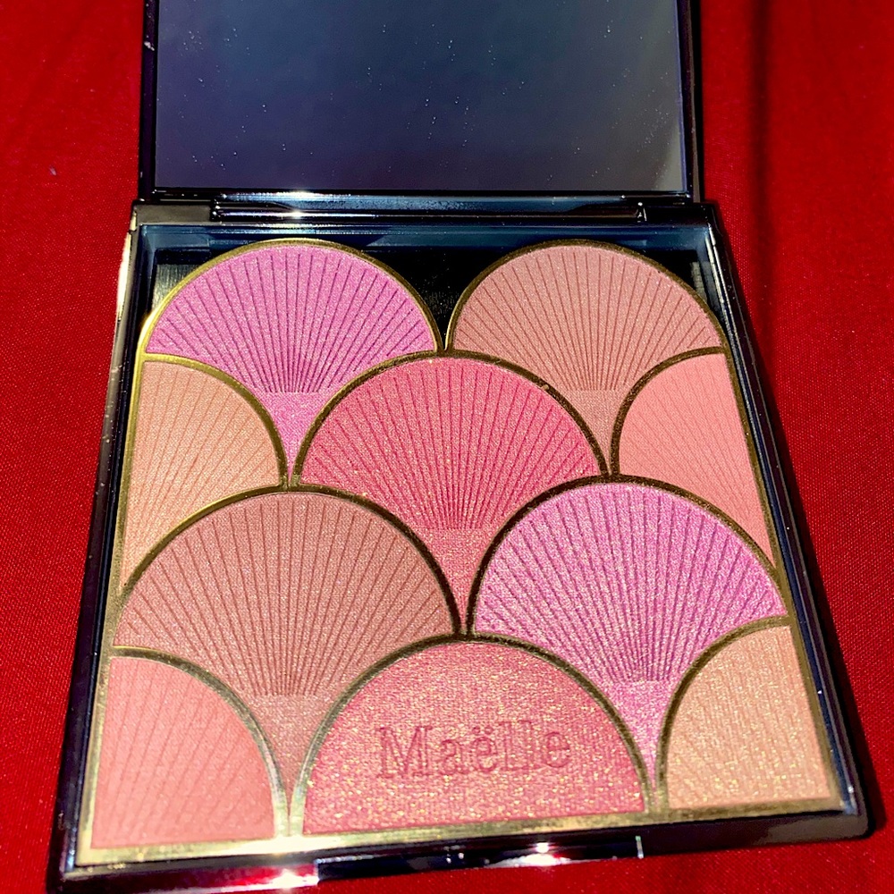 Maelle blush palette